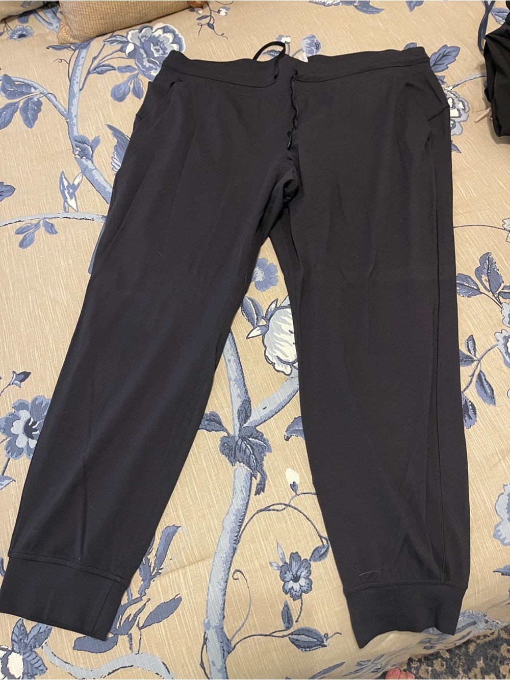 lululemon athletica Men's Black Slim Jogger Pants